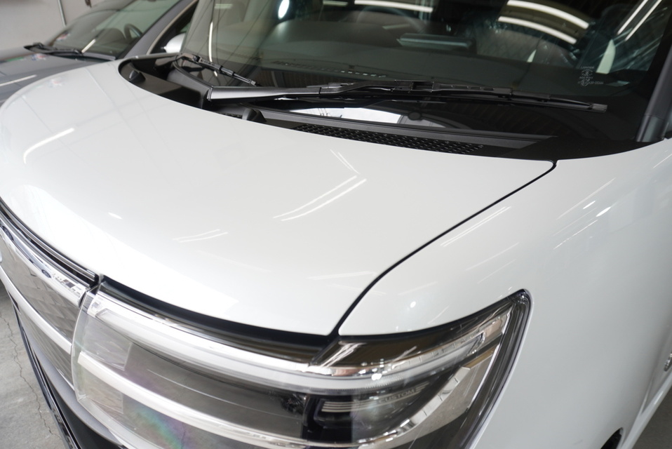 施工後　ダイハツタント（ホワイト）　ボンネット