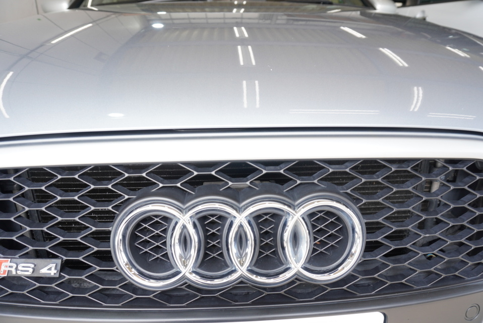 施工後　アウディRS（グレー）グリル