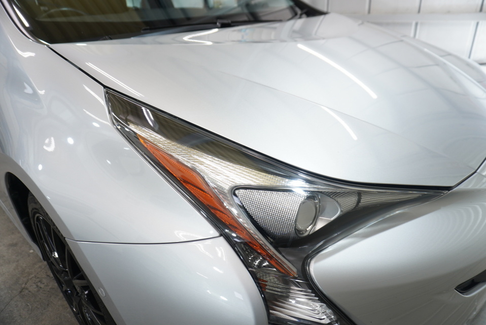 施工後　トヨタ　プリウス（グレー）　ボンネット