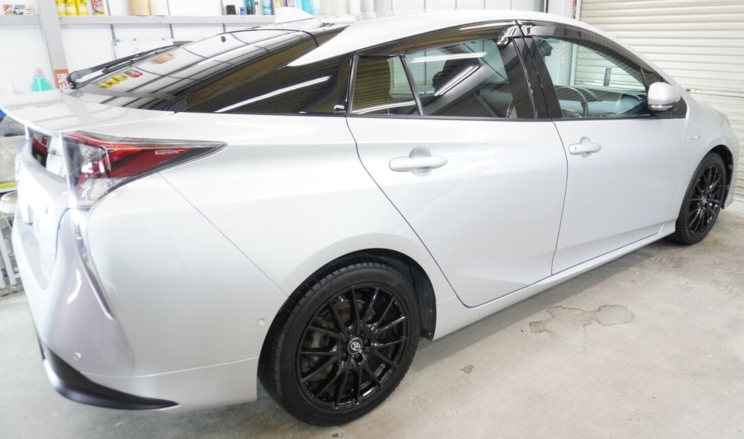 施工後　トヨタ　プリウス（グレー）車全体