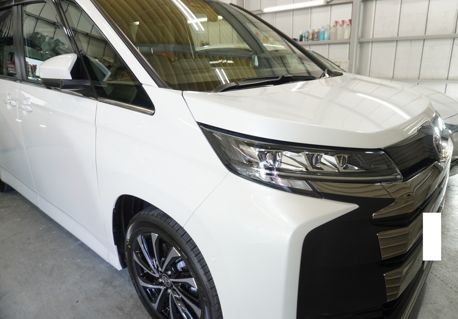 施工後　トヨタ　ノア(ホワイト）　フロントサイド