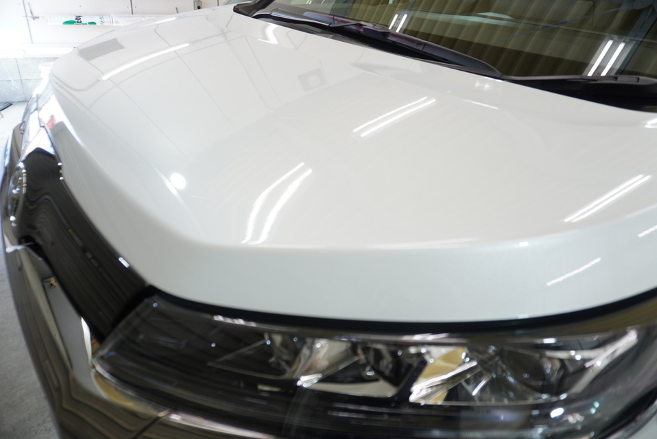 施工後　トヨタ　ノア(ホワイト）　ボンネット
