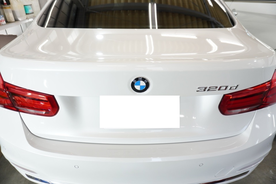 施工後　BMW320ｄ(ホワイト）　リア