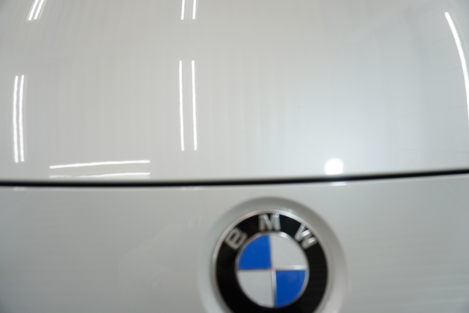 施工後　BMW320ｄ(ホワイト）エンブレムアップ