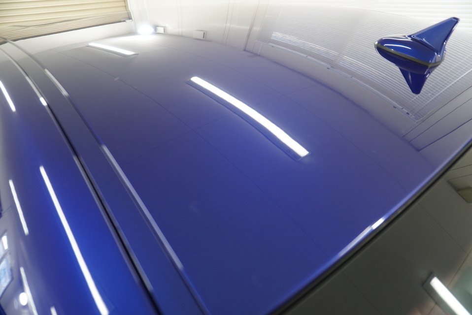 施工後　マセラティ（ブルー）　ルーフ面