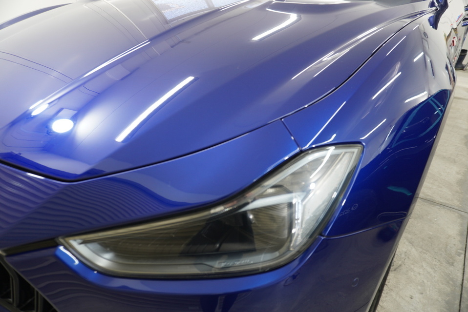 施工後　マセラティ（ブルー）　ボンネット全面