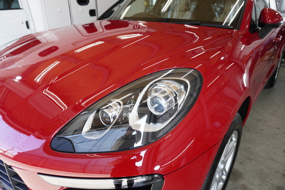 施工後　ポルシェマカン(レッド）　　フロントサイド