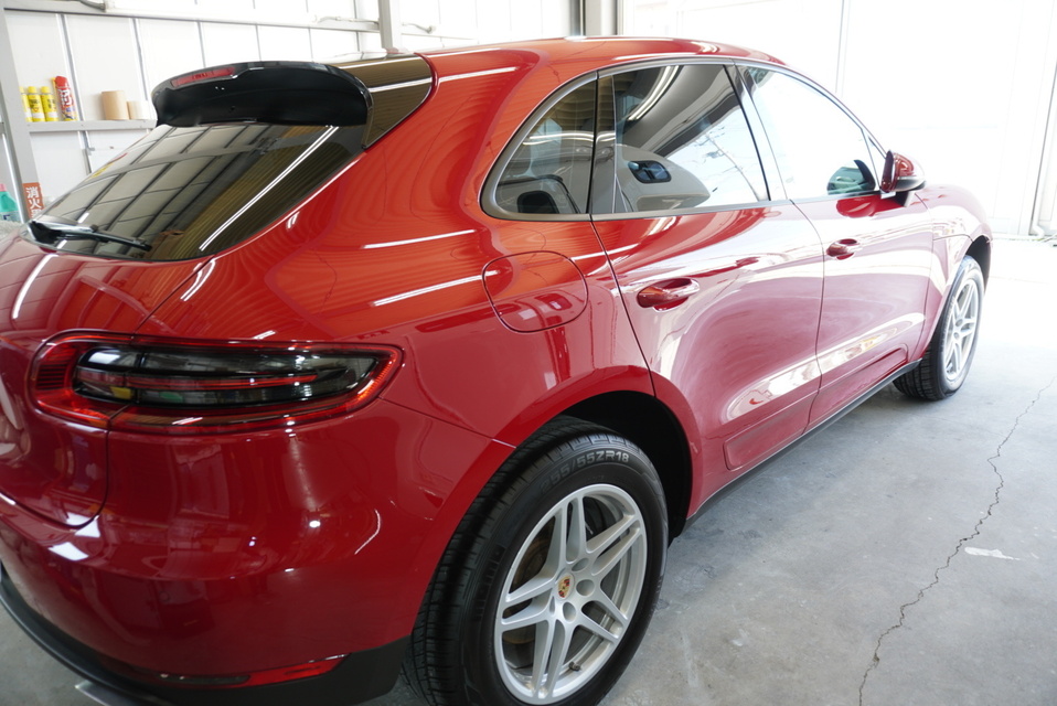 施工後　ポルシェマカン(レッド）　サイド