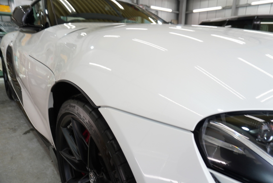 施工後　トヨタ　スープラ(ホワイト）　サイドアップ