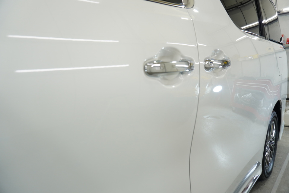 施工後　トヨタ　ヴェルファイア（ホワイト）サイド