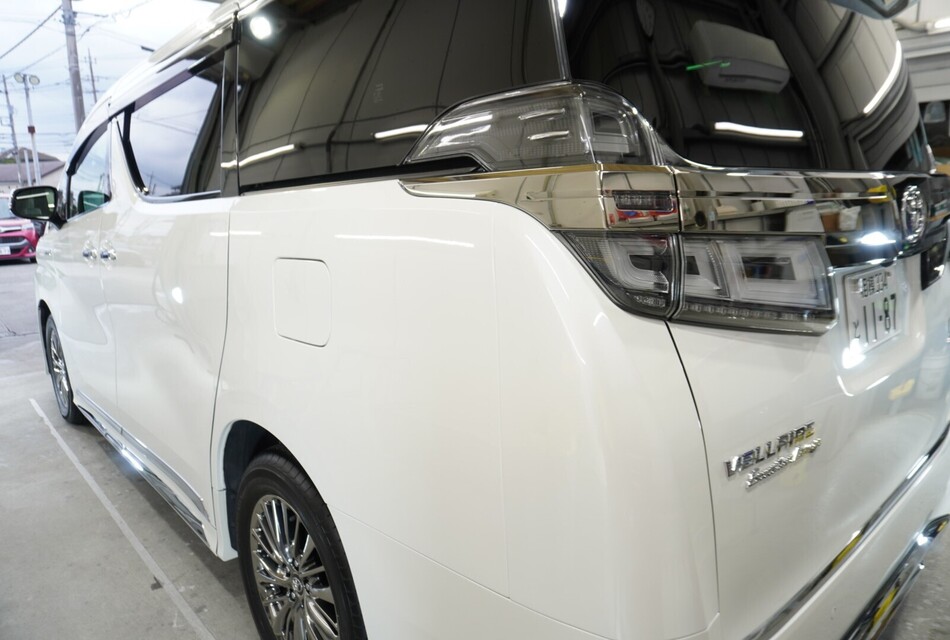 施工後　トヨタ　ヴェルファイア（ホワイト）リアサイド