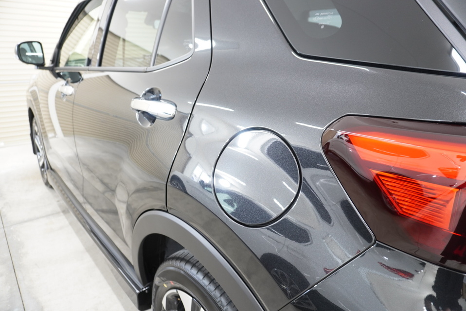 施工後　トヨタ　ライズ（ブラック）　リアサイド