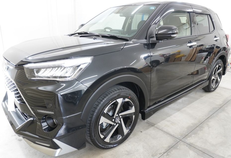 施工後　トヨタ　ライズ（ブラック）　車全体