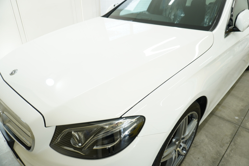 施工後　メルセデスベンツE220ｄ（ホワイト）　フロント