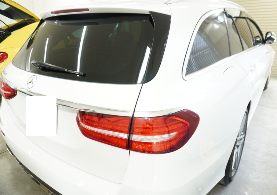 施工後　メルセデスベンツE220ｄ（ホワイト）　リア