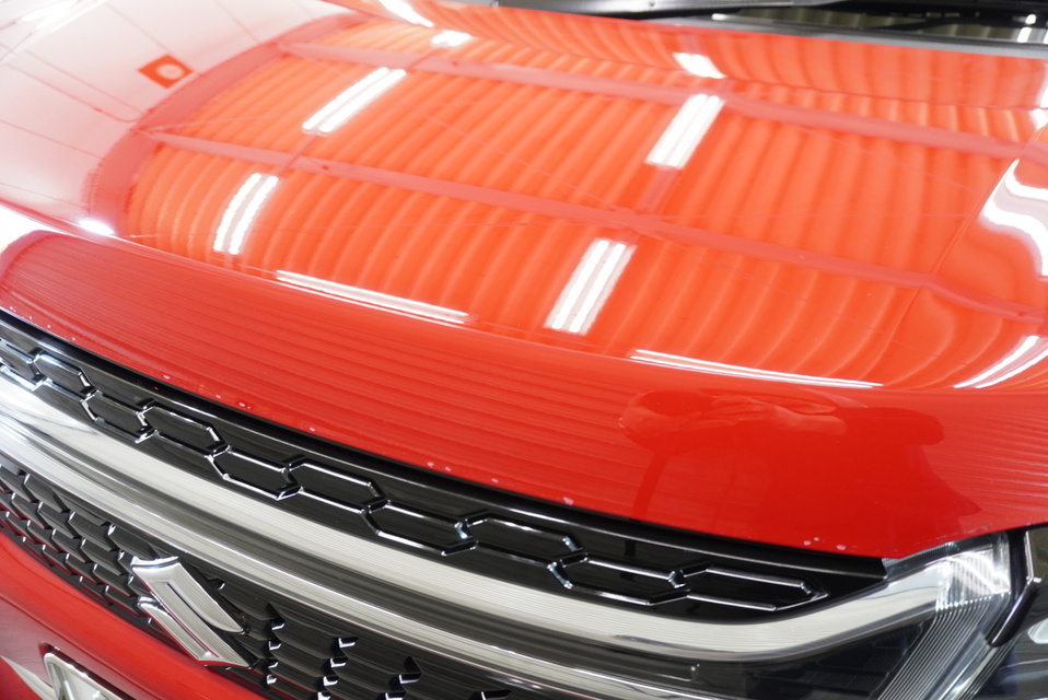 施工後　スズキ　ソリオバンディット（レッド）　フロントアップ（別アングル）