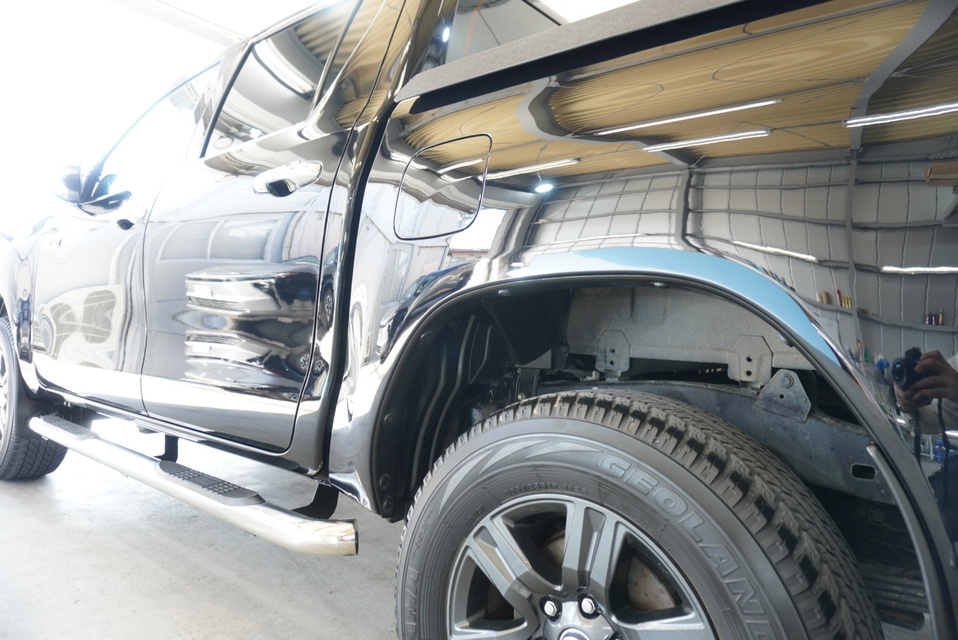 施工後　トヨタ　ハイラックスサーフ（ブラック）　サイド