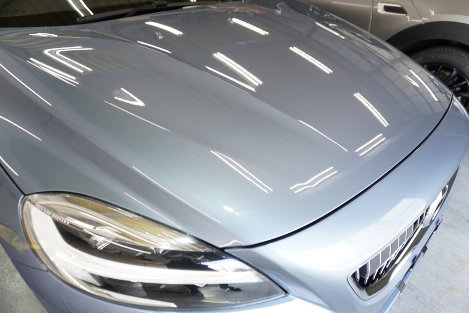 施工後　ボルボV40(グレー）　ボンネット全面