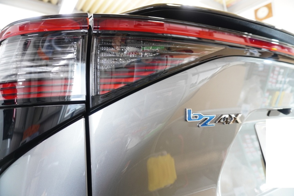 施工後　トヨタ　ｂｚ4ｘ（グレー）リアアップ