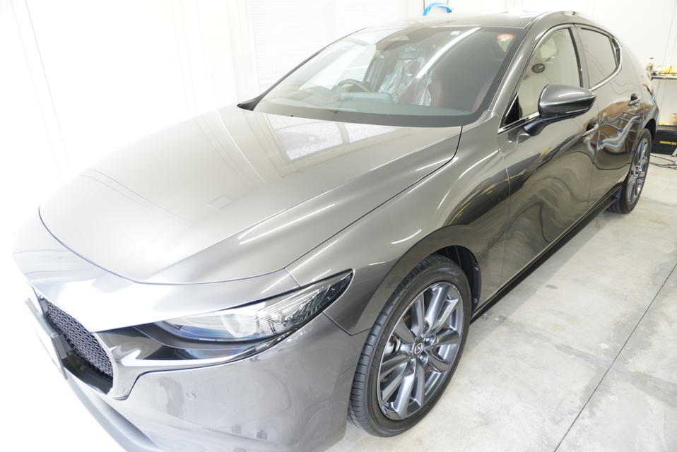 施工後　マツダ３（グレー）　車全体