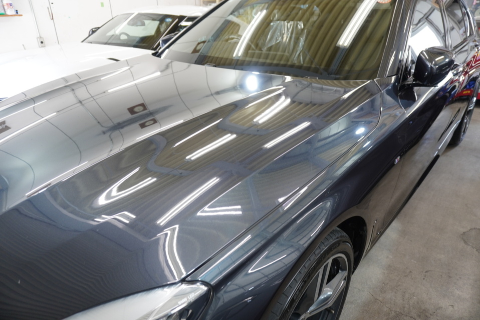 施工後　BMW740(グレー）　ボンネット