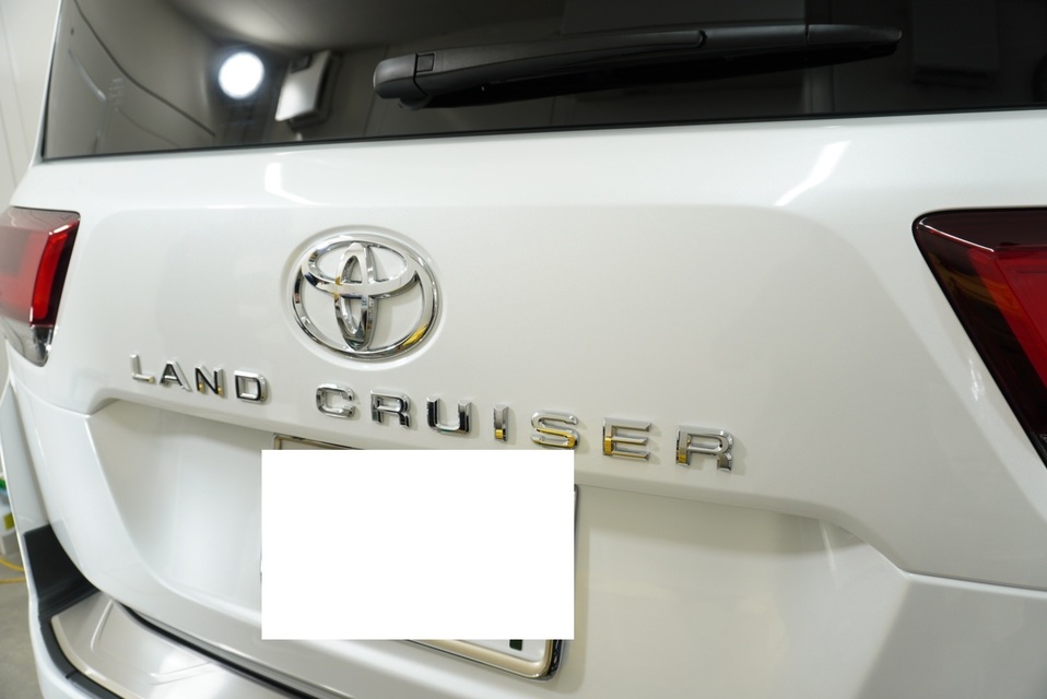 施工後　トヨタ　ランドクルーザー（パールホワイト）　リア