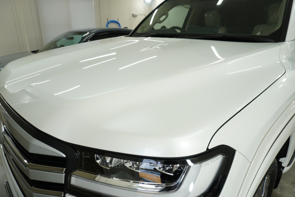 施工後　トヨタ　ランドクルーザー（パールホワイト）　ボンネット