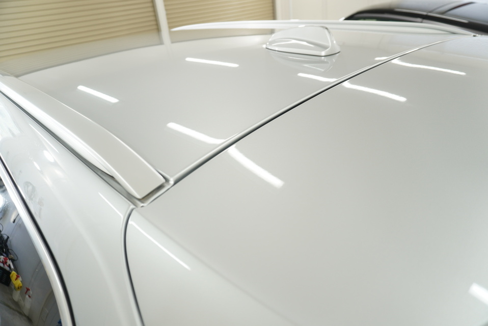 施工後　ボルボV90（グレー）　ルーフ面