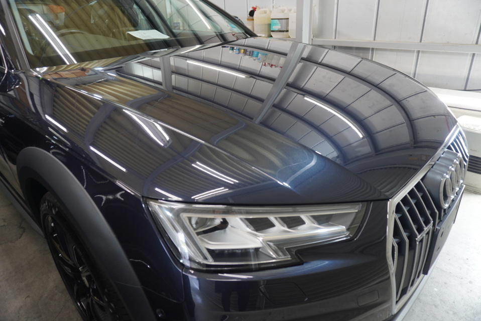 施工後　アウディA4（ブルー）　ボンネット