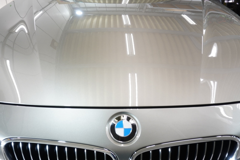 施工後　BMW320(グレー）　ボンネット