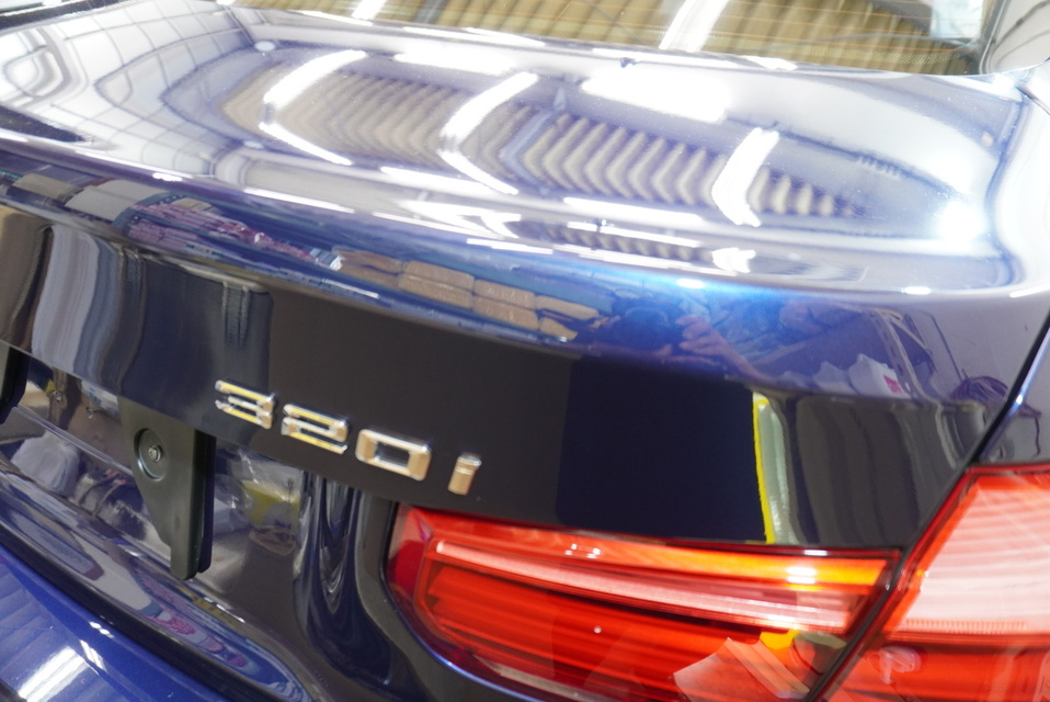 施工後　BMW320（ブルー）　リアアップ