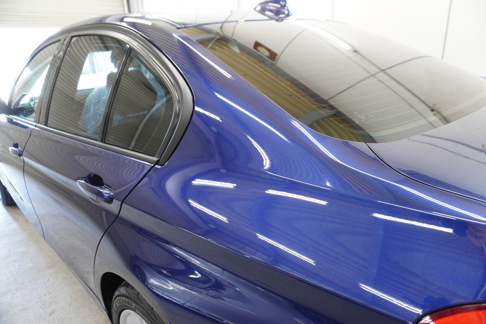 施工後　BMW320（ブルー）　サイドアップ