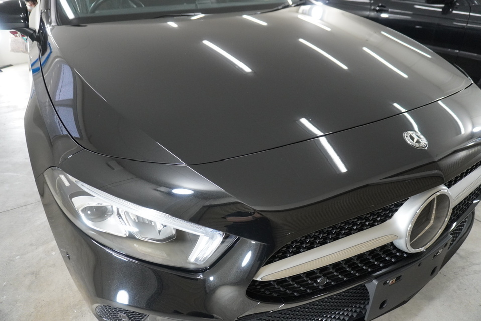 施工後　メルセデスベンツA180(ブラック）　ボンネット