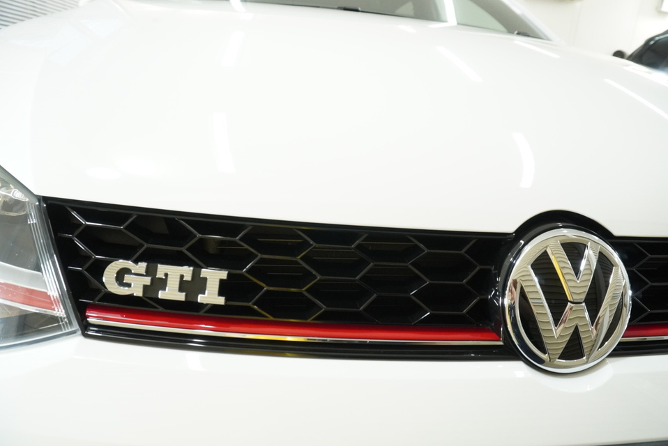 施工後　ウォルクスワーゲンGTI（ホワイト）　グリルアップ
