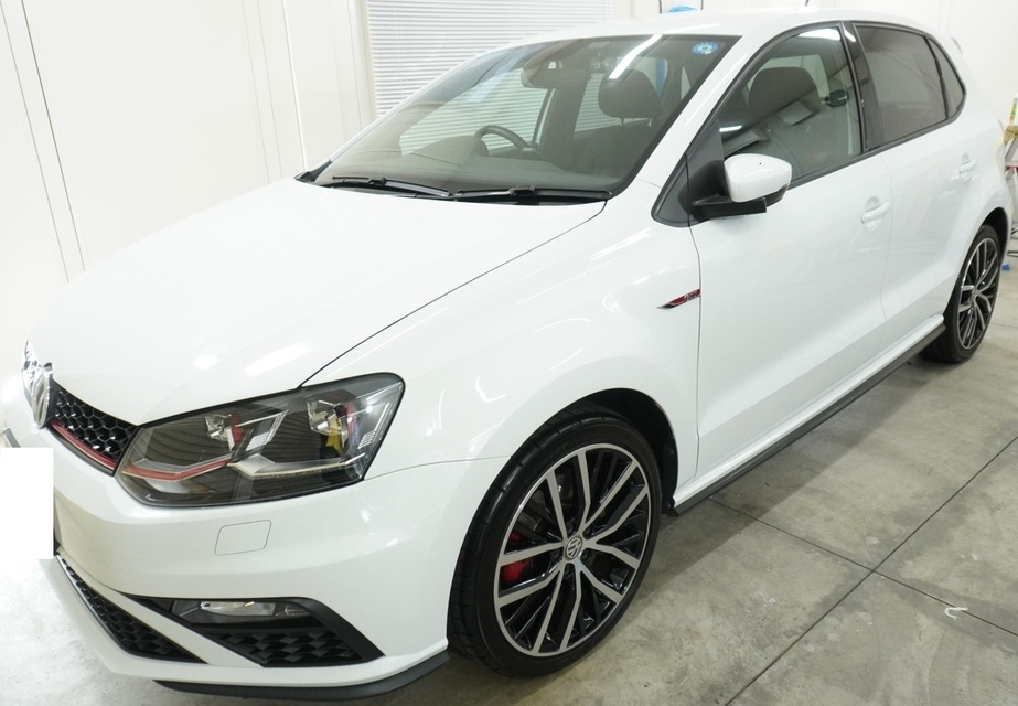 施工後ウォルクスワーゲンGTI（ホワイト）　サイド
