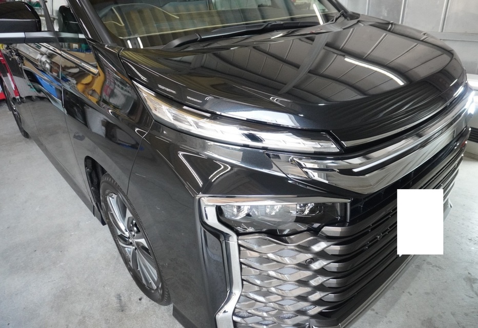 施工後　トヨタ　ヴォクシー（ブラック）　フロントサイド