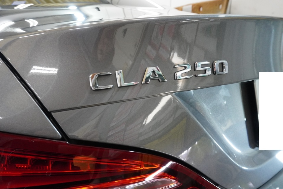 施工後　メルセデスベンツCLA250（グレー）エンブレムアップ