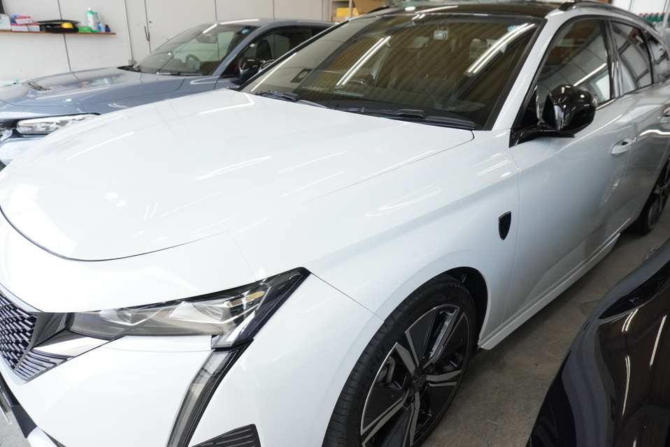 施工後　プジョー308（ホワイト）　車全体