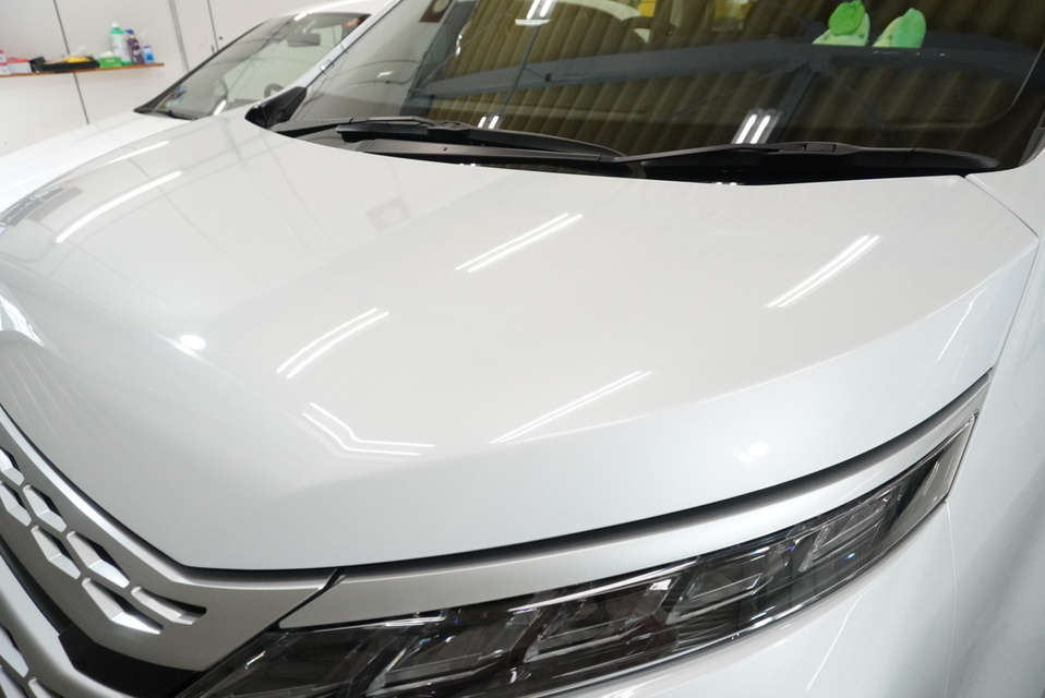 施工後　三菱デリカD5(ホワイト）　ボンネットアップ