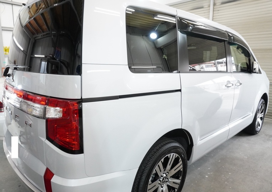 施工後　三菱デリカD5(ホワイト）　車全体