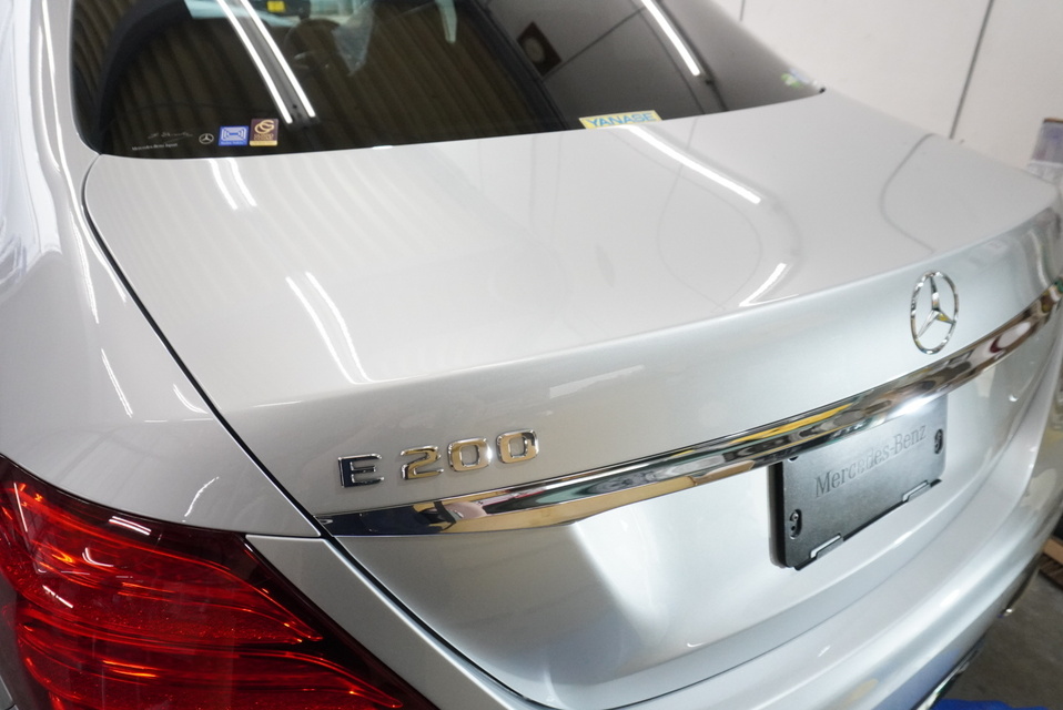 施工後　メルセデスベンツE200（グレー）　リア