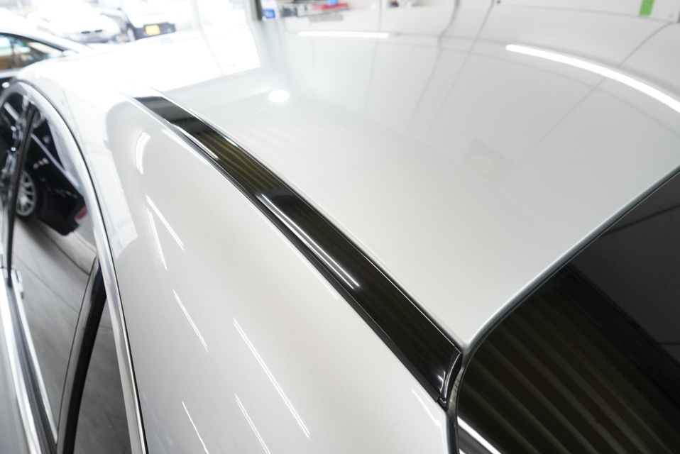 施工後　メルセデスベンツE200（グレー）ルーフ面