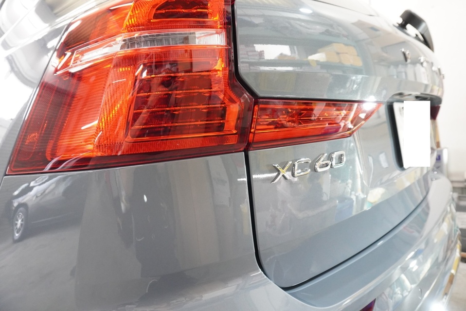 施工後　ボルボXC60（グレー）　リア