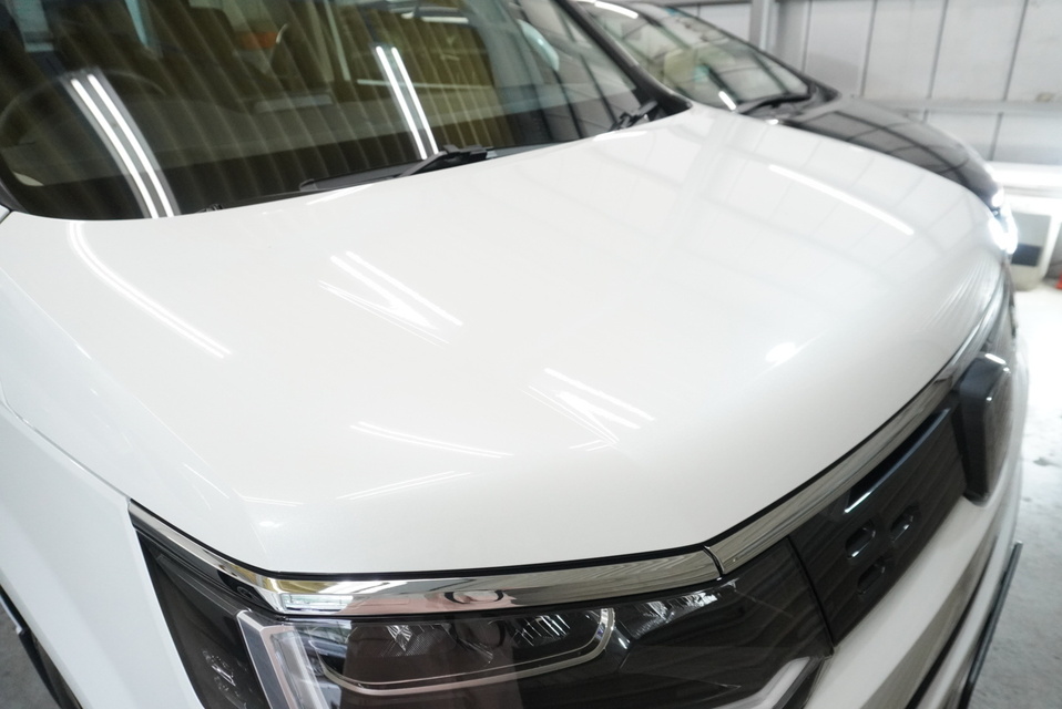 施工後　ホンダ　ステップワゴン（ホワイト）ボンネット
