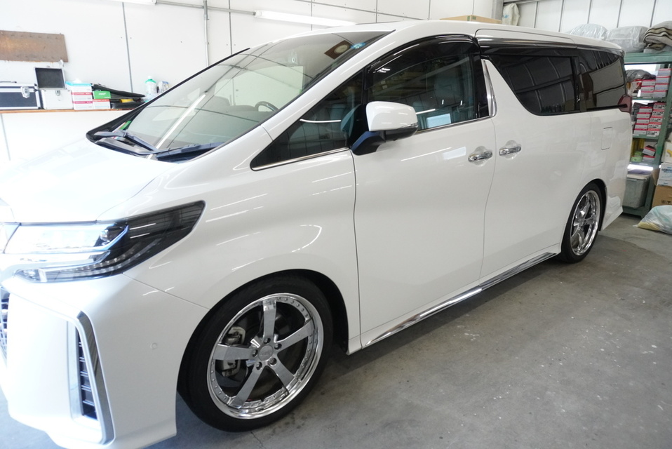施工後　トヨタ　アルファード（ホワイト）　車全体