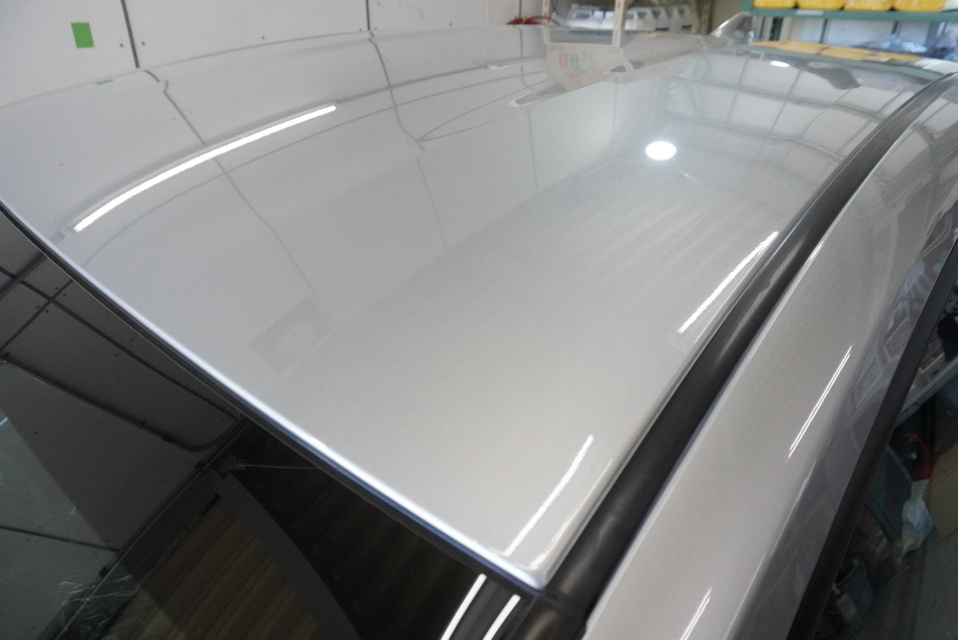 施工後　トヨタ　プリウス（グレー）　ルーフ面