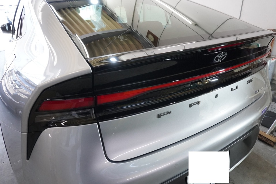 施工後　トヨタ　プリウス（グレー）　リア