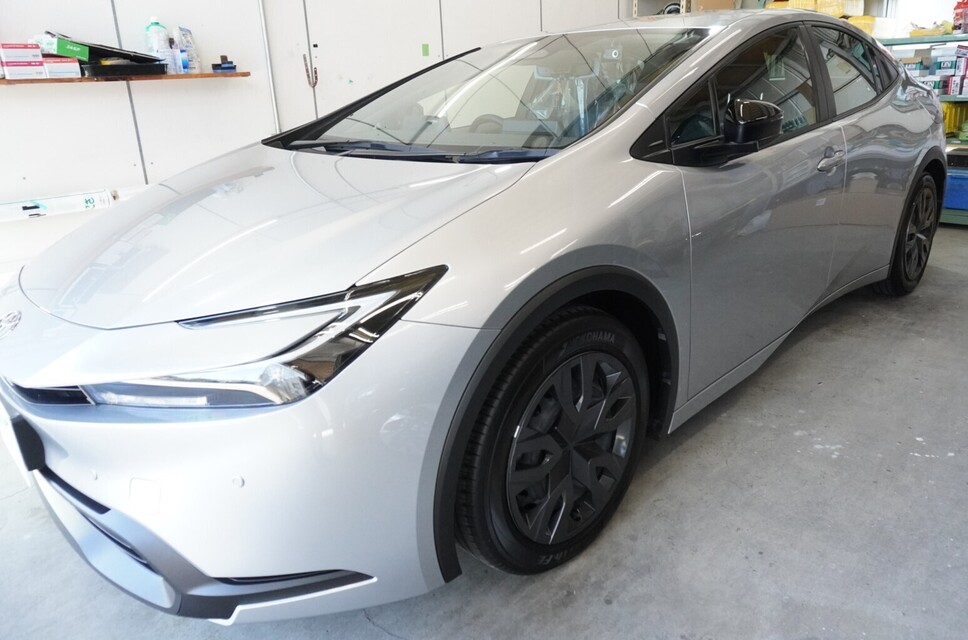 施工後　トヨタ　プリウス（グレー）　車全体