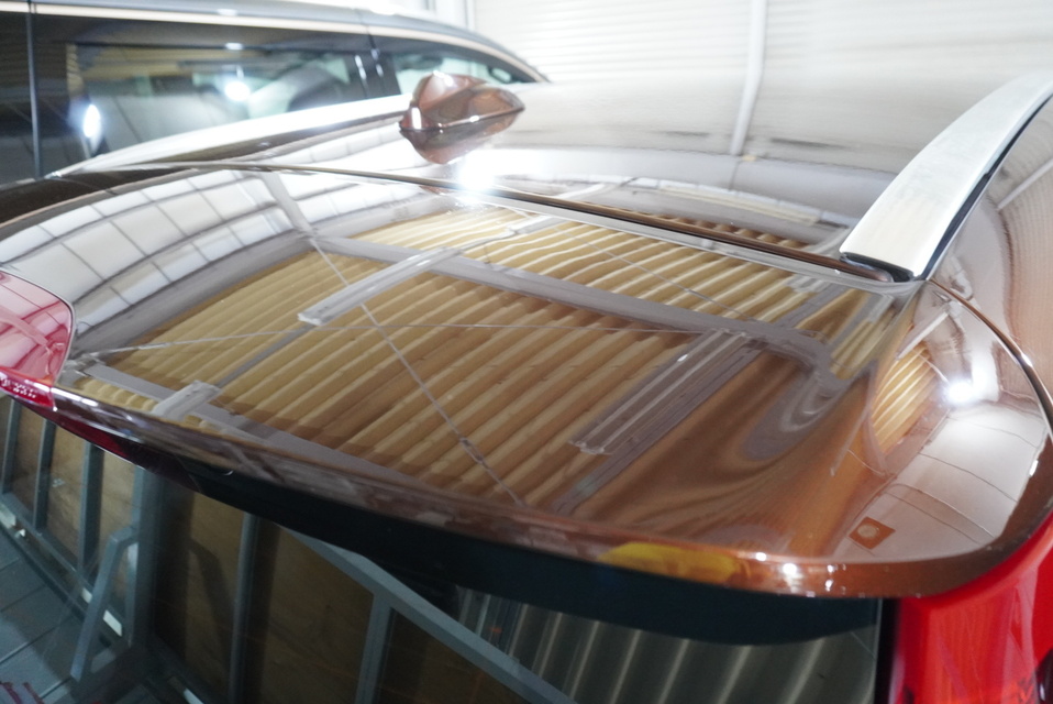 施工後　ボルボV60(ブラウン）ルーフ面