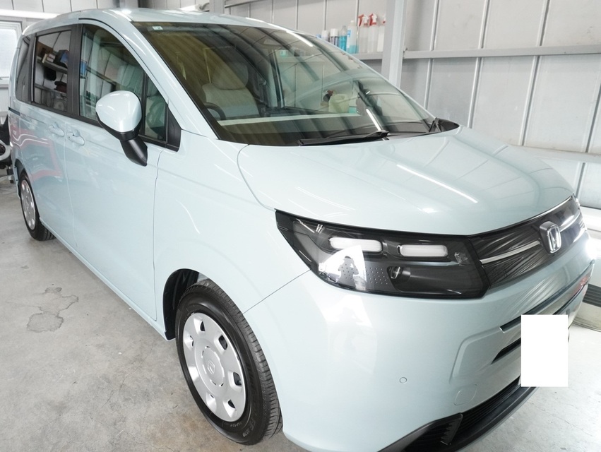 施工後　ホンダ　フリード（水色）車全体